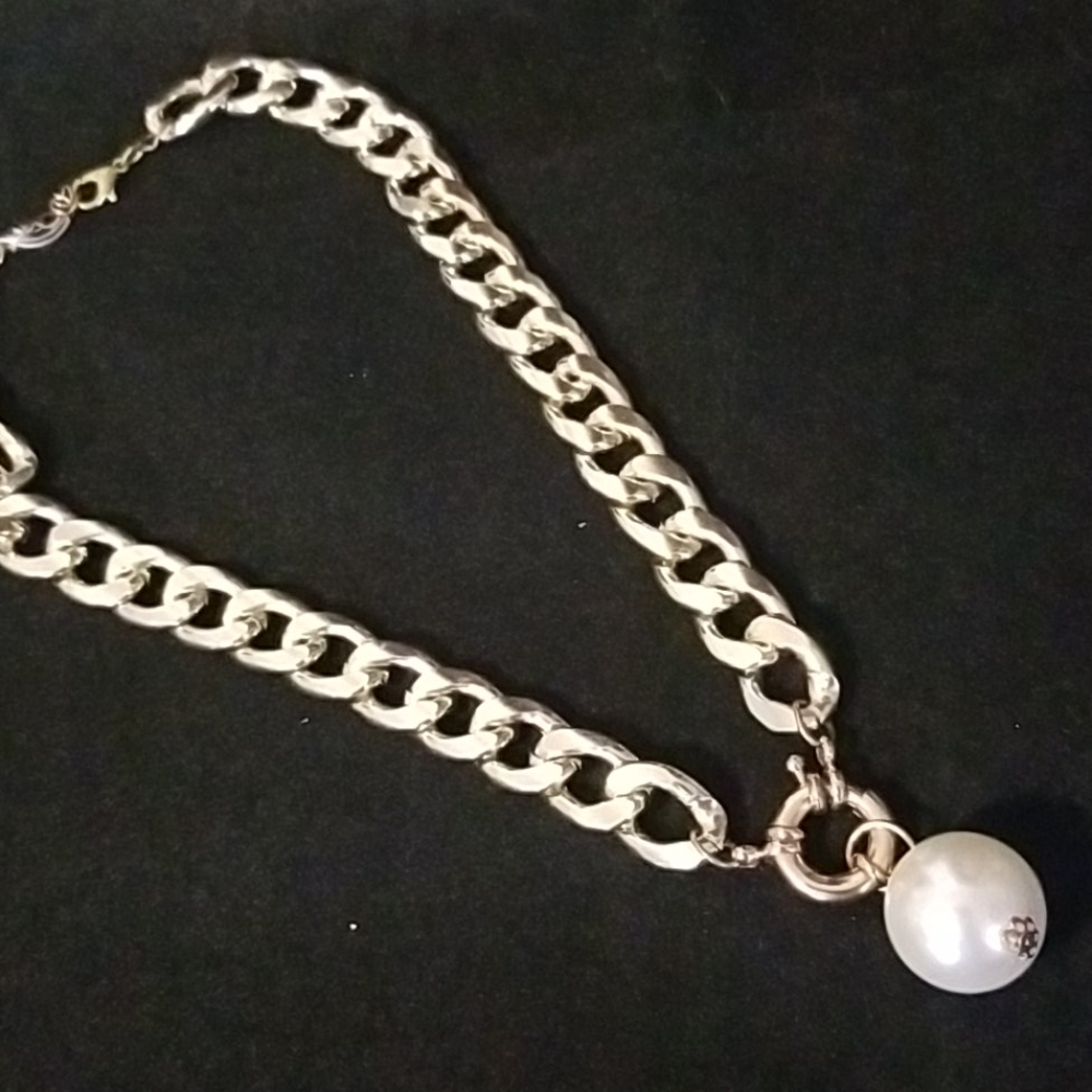 Pearl necklace in gold